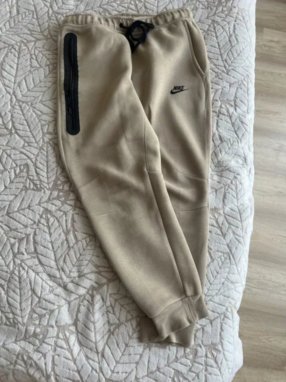 Nike tech fleece pants